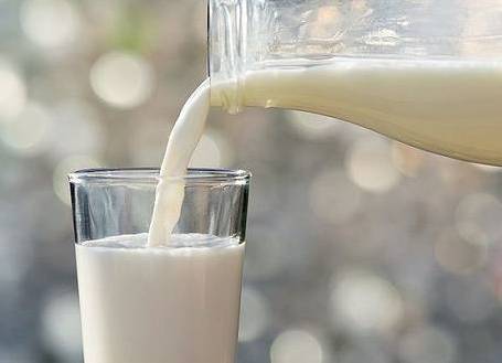 江苏兴化多次发现“问题奶”流入校园 专家建议对学生奶建立跟踪